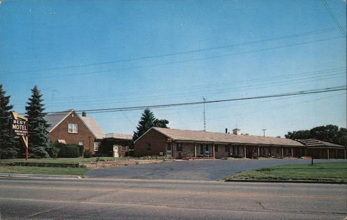 Best Motel - Vintage Postcard (newer photo)